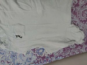 T-shirt with pocket design