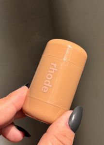 Rhode Pocket Blush Shade :- Piggy