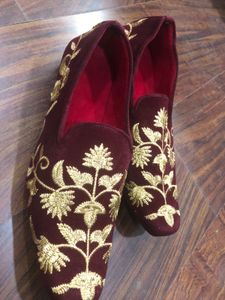 Embroidered Velvet Groom Mojari