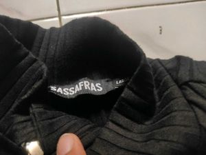 Sassafras Black Zipper Top