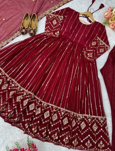 New Stayle Beautiful Pakistani Gown Dress Inpoted