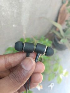 Stylish Wireless Neckband with Micro USB Charging