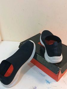 Comfortable blue Sneakers