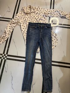 blue pant with printed shirt