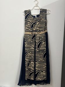 Stylish Patterned Dress with Belt