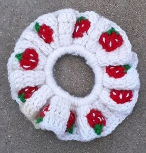 Strawberry 🍓 Crochet Scrunchie