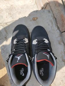 Jordan Retro 4 Black
