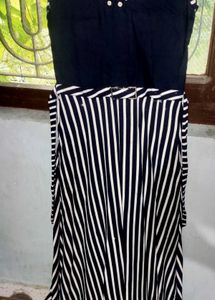 A Simple Navy Blue Party Wear For Women