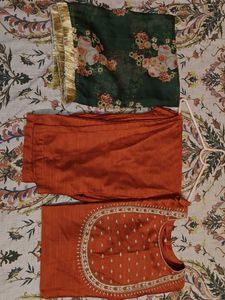Varanga Embroidered Kurta Set