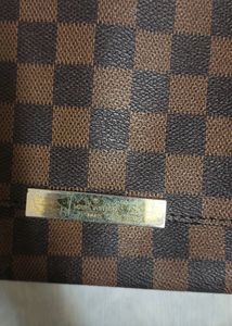 Louis Vuitton Sling Bag (It&#39;s A Copy)