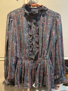 Vintage Top With Bohemian Flair 😍