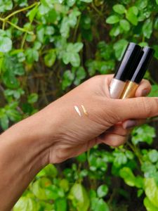 Hilary Rhoda Liquid Shimmer  😚