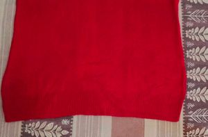 🆕❤️ BRAND NEW Red V-Neck Sweater❤️🆕