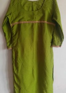 Green Kurta with Delicate Trim