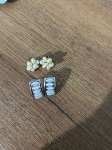 Set Of 2 Earrings