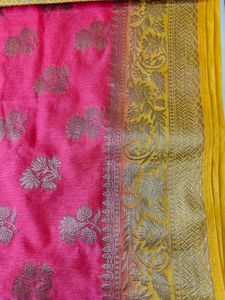 Elegant Pink &amp; Gold Saree with blouse piece