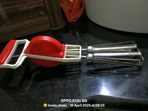Vintage Hand Crank Egg Beater..In Good Condition