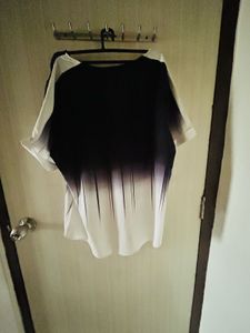 Women Black And White Top (XL-42)