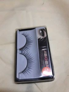 Eyelashes With Glue