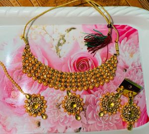 7 Set Gold-toned Earrings &amp; Maang Tikka