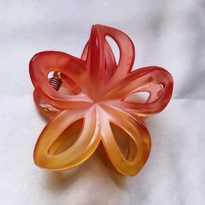 Dual flower claws
