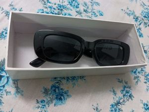 Chic Black Sunglasses