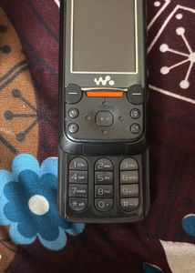Vintage Sony Ericsson Walkman Phone W850i