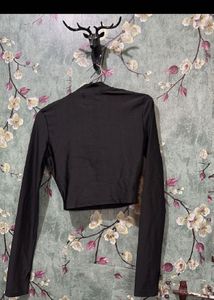 Black Long Sleeve Crop Top