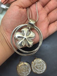 Flower Pendant With Modern Earings