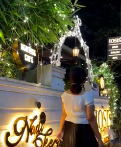 Stylish royal crop top