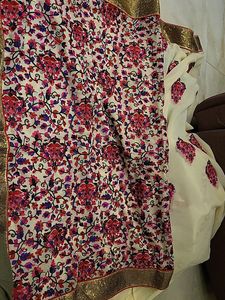 Thread Work Saree With Padded Blouse