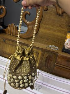 POTLI SIZED GOLD POUCH