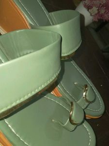 Short heel ladies footwear Totally new