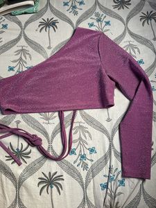 pink top
