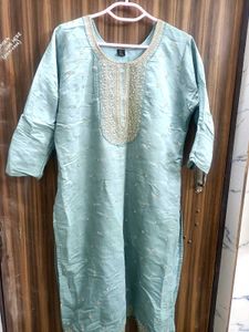 Elegant Embroidered Kurti
