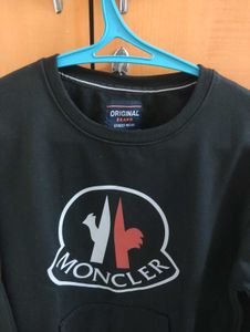 Stylish Black Sweatshirt