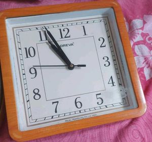 3 Pis Wall Clock Mint Condition Working conditio