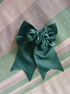 Price Reduced!!Hair Bow with 2 scrunchies