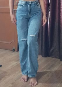 Knee Cut Women&#39;s Jean