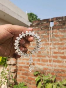 earing and hair accessory