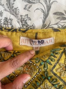 Beautiful Kurta Set With A Unique Pattern and Cut