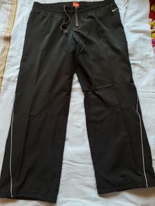 Nike Unisex Track Pant!
