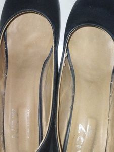 Want someone to buy 2.5 CM Heel