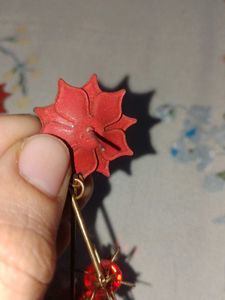 Set of 7 earrings and 1 necklace