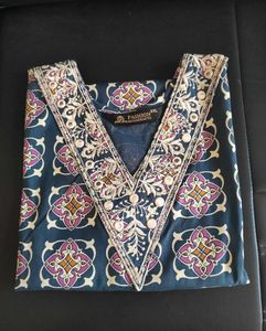 V-NECK SHORT KURTI