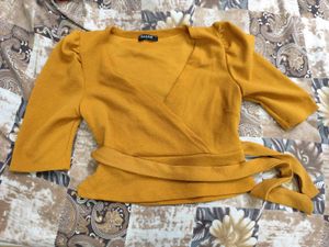 Harpa Top With Puff Sleeves