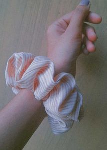 Set Of 3 Scrunchies + 🎁