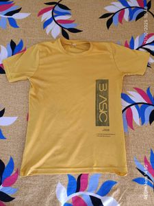 Stylish Yellow Basic T-Shirt – Second Hand