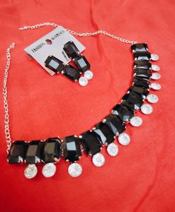 Black Modern Necklace Piece 🖤🖤✨✨