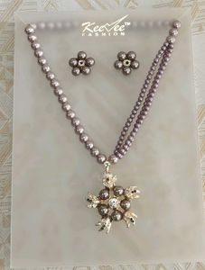 Classic Pearls Necklace